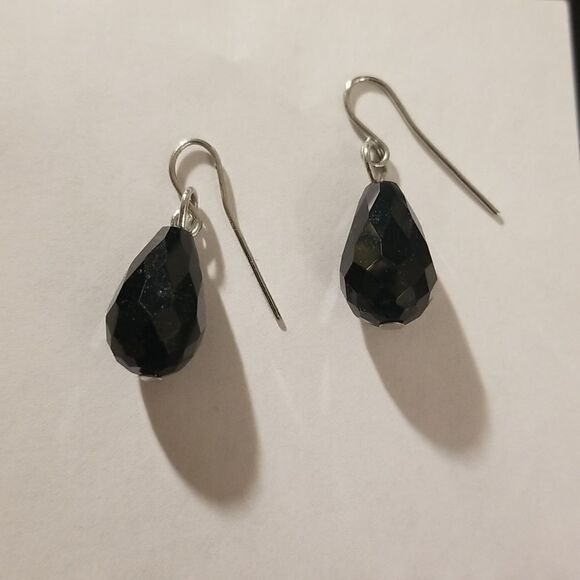 Black and White Jewelry Necklace and Earrings Set. J2-0211J - Picture 3 of 3